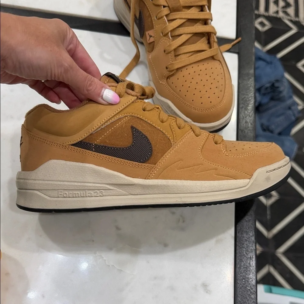 Jordan Men's Brown Sneakers